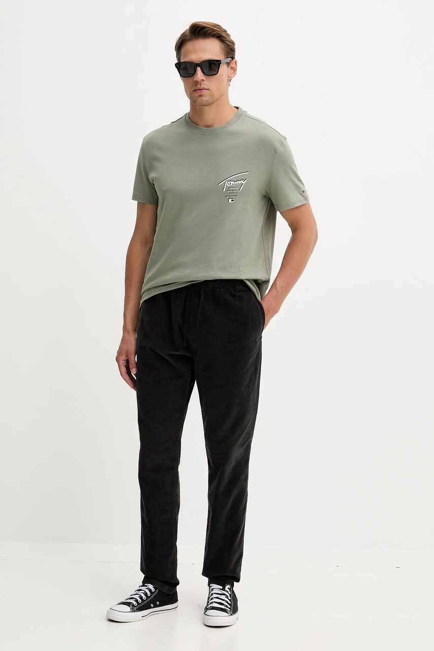 Вельветовые брюки Tommy Jeans цвет чёрный прямые DM0DM21997