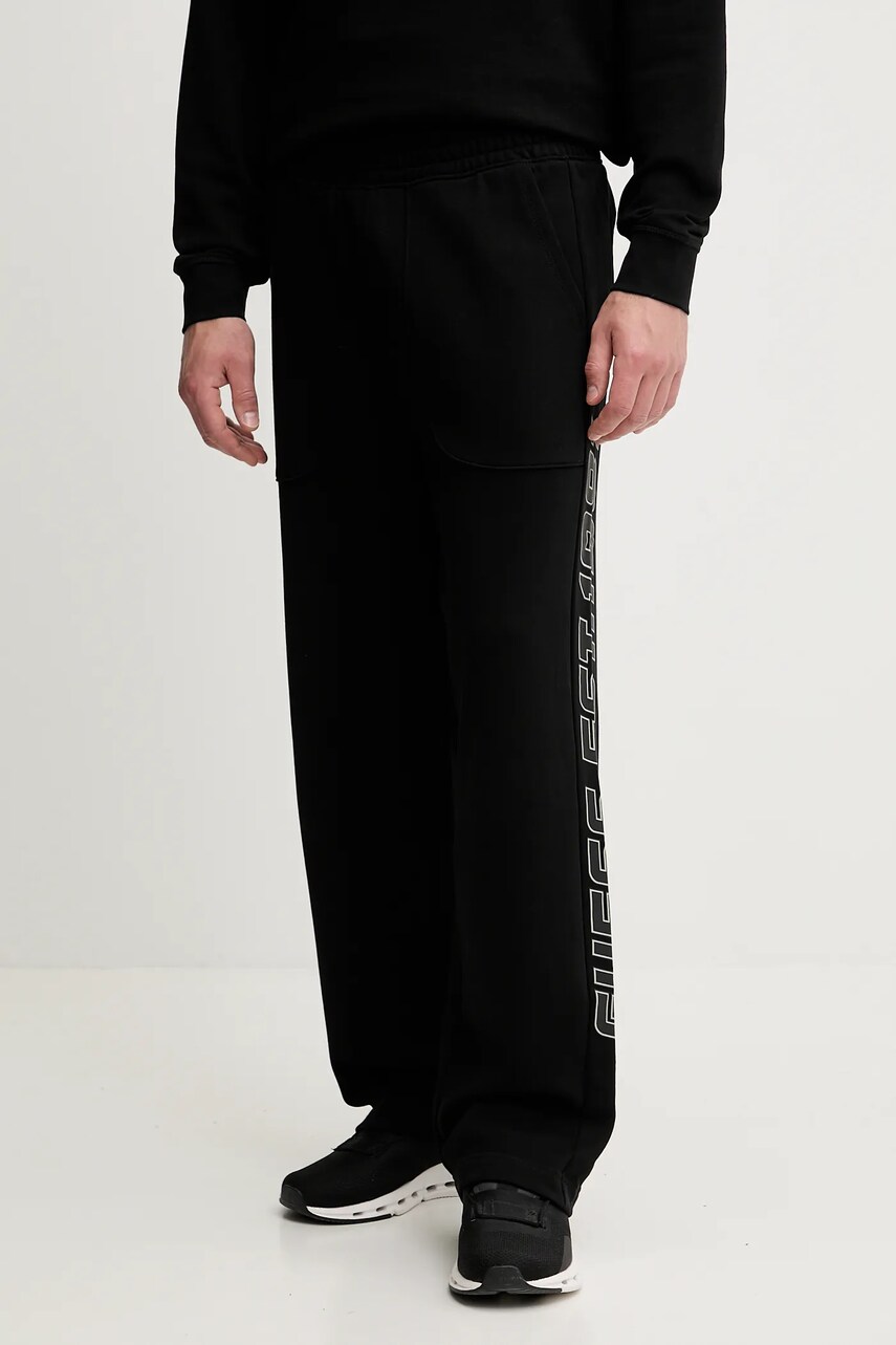 Levně Bavlněné tepláky Guess MENTORE pánské, černá barva, s potiskem, Z5YB00 KCE91