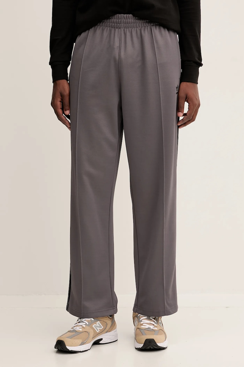 adidas Originals pantaloni de trening Baggy Tp culoarea gri, cu imprimeu, JY1421