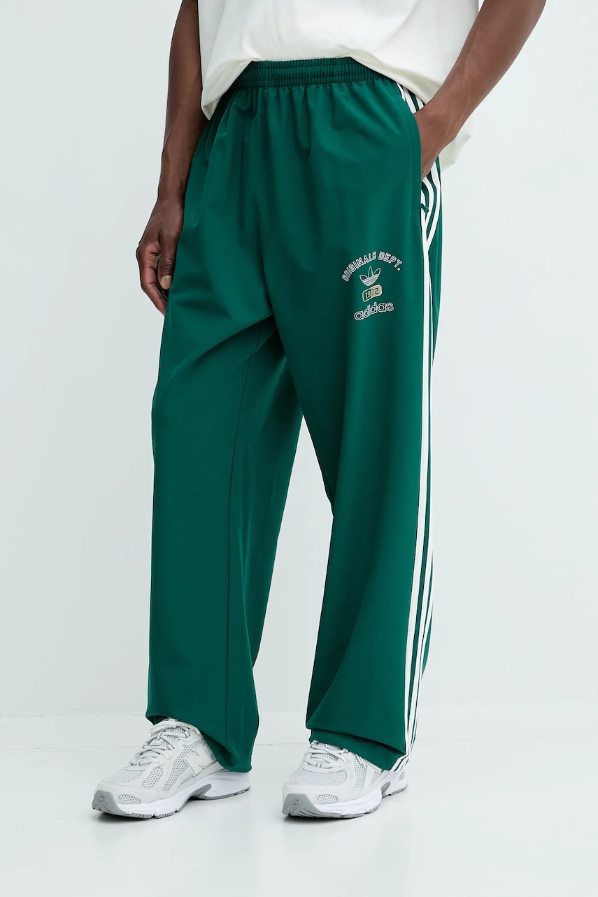 adidas Originals pantaloni de trening OG Dept Tp culoarea verde, cu imprimeu, KD6254