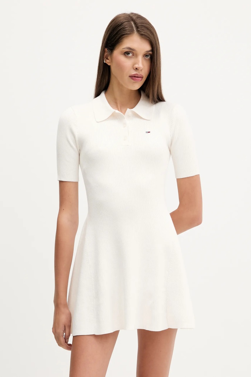 Tommy Jeans rochie culoarea bej, mini, evazați, DW0DW21471