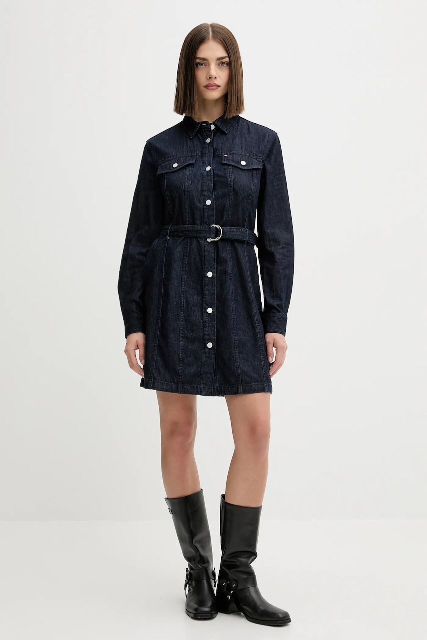 Джинсовое платье Tommy Jeans цвет синий mini расклешённое DW0DW21649 Джинсовое платье Tommy Jeans цвет синий mini расклешённое DW0DW21649
