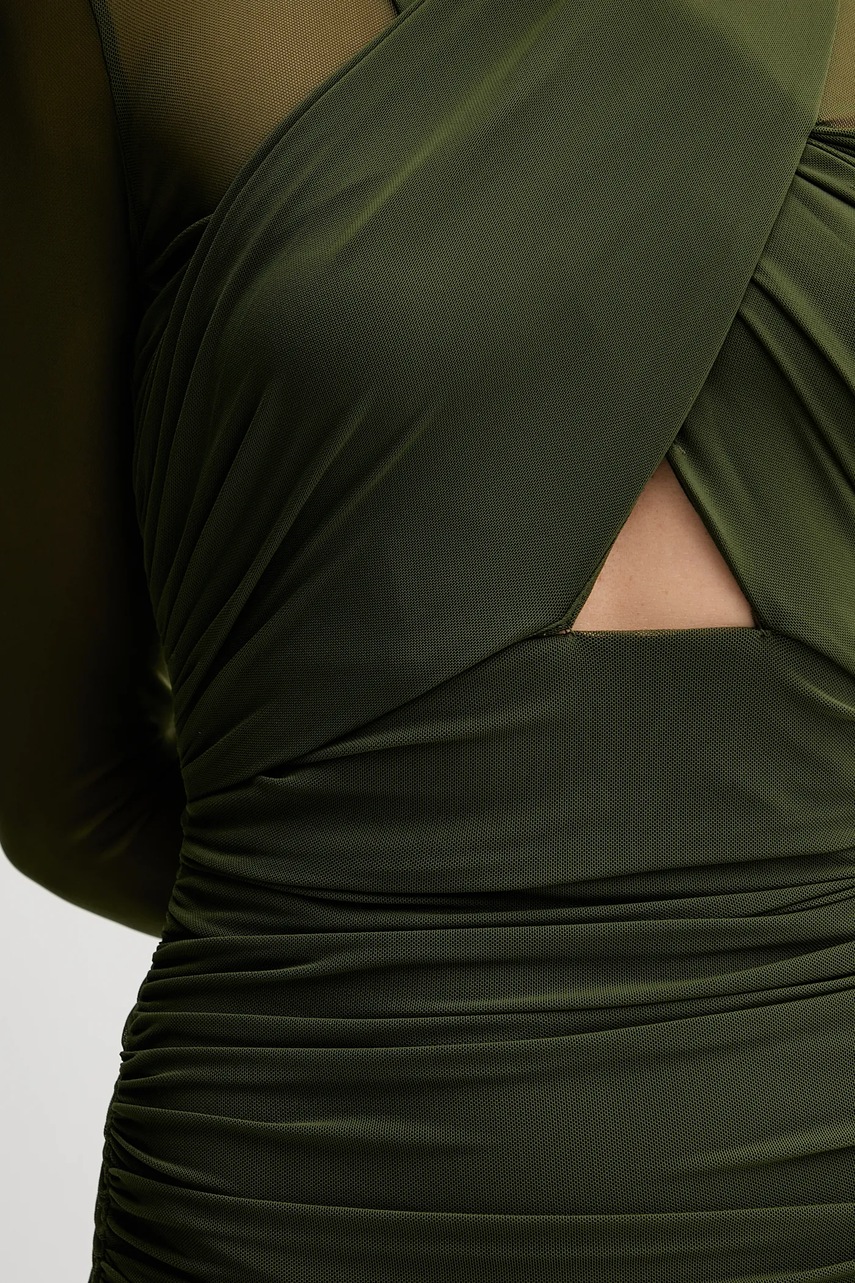 Сукня Bardot колір зелений maxi облягаюча 60119DB