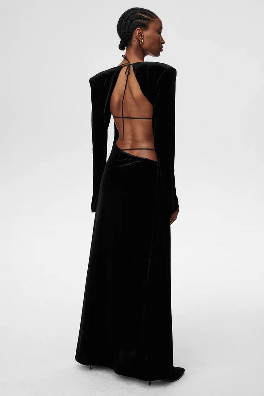 Велюрова сукня Undress Code колір чорний maxi розкльошена 601