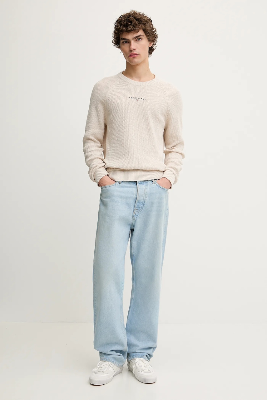 Свитер Tommy Jeans цвет бежевый  DM0DM21655 Свитер Tommy Jeans цвет бежевый  DM0DM21655