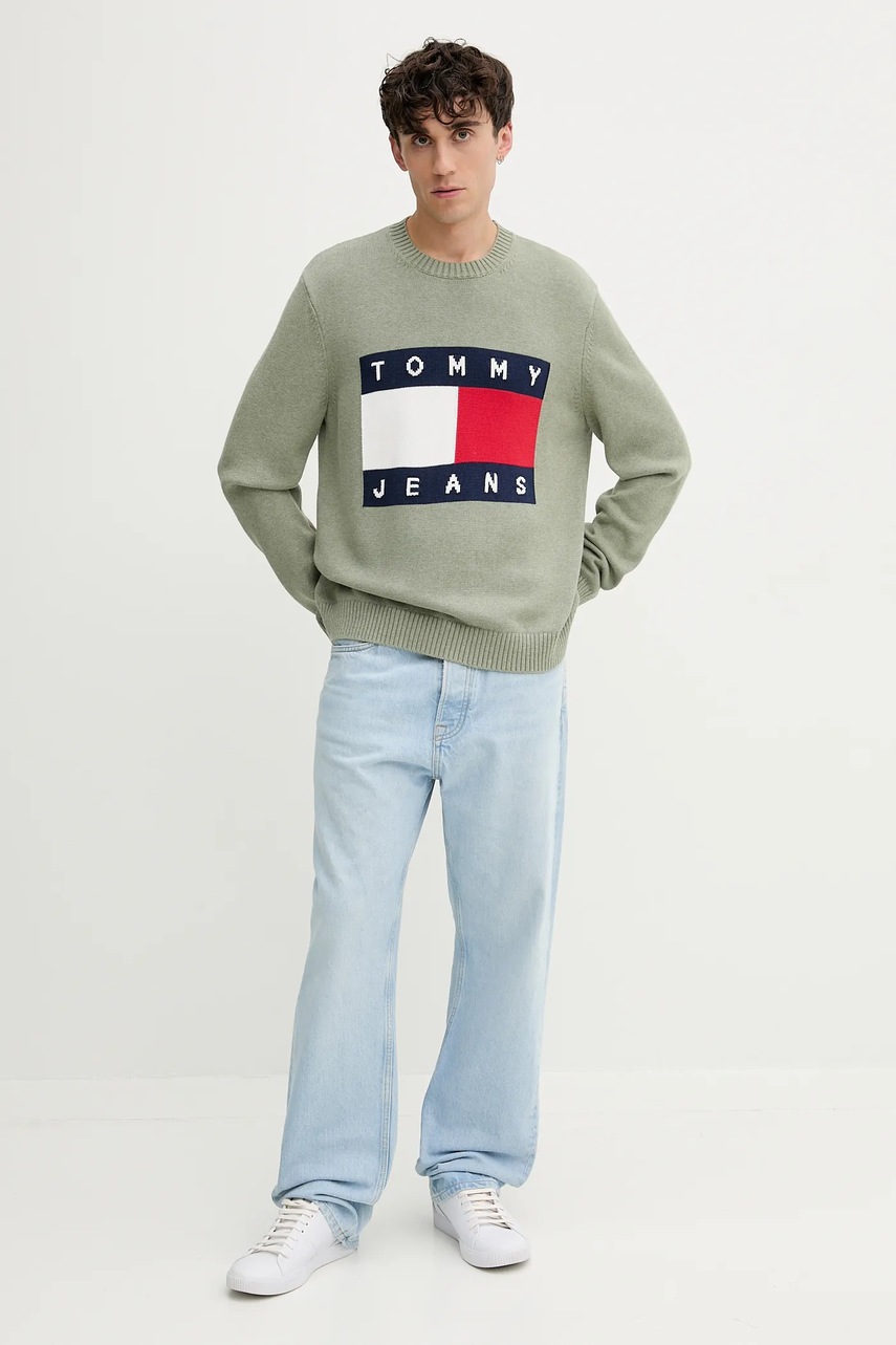 Хлопковый свитер Tommy Jeans цвет зелёный лёгкий DM0DM22105