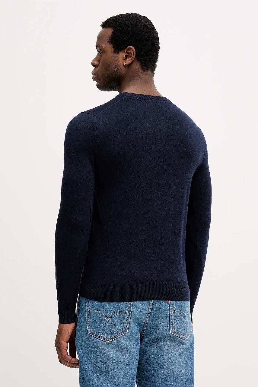 Svetr z hedvábné směsi Guess DANIEL (obrázek 3)