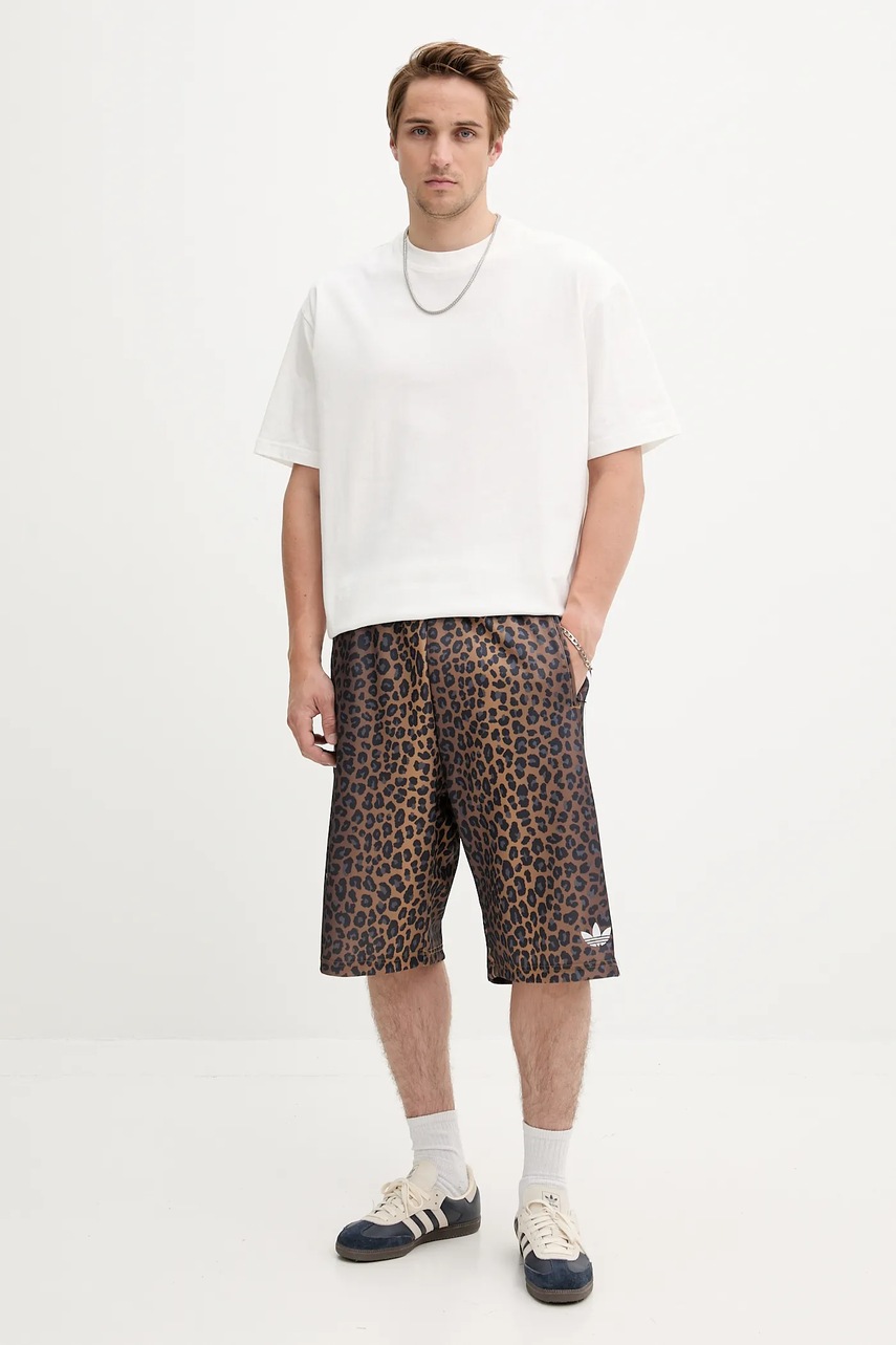 Шорты adidas Originals Graphic Os Sho цвет коричневый JV7566