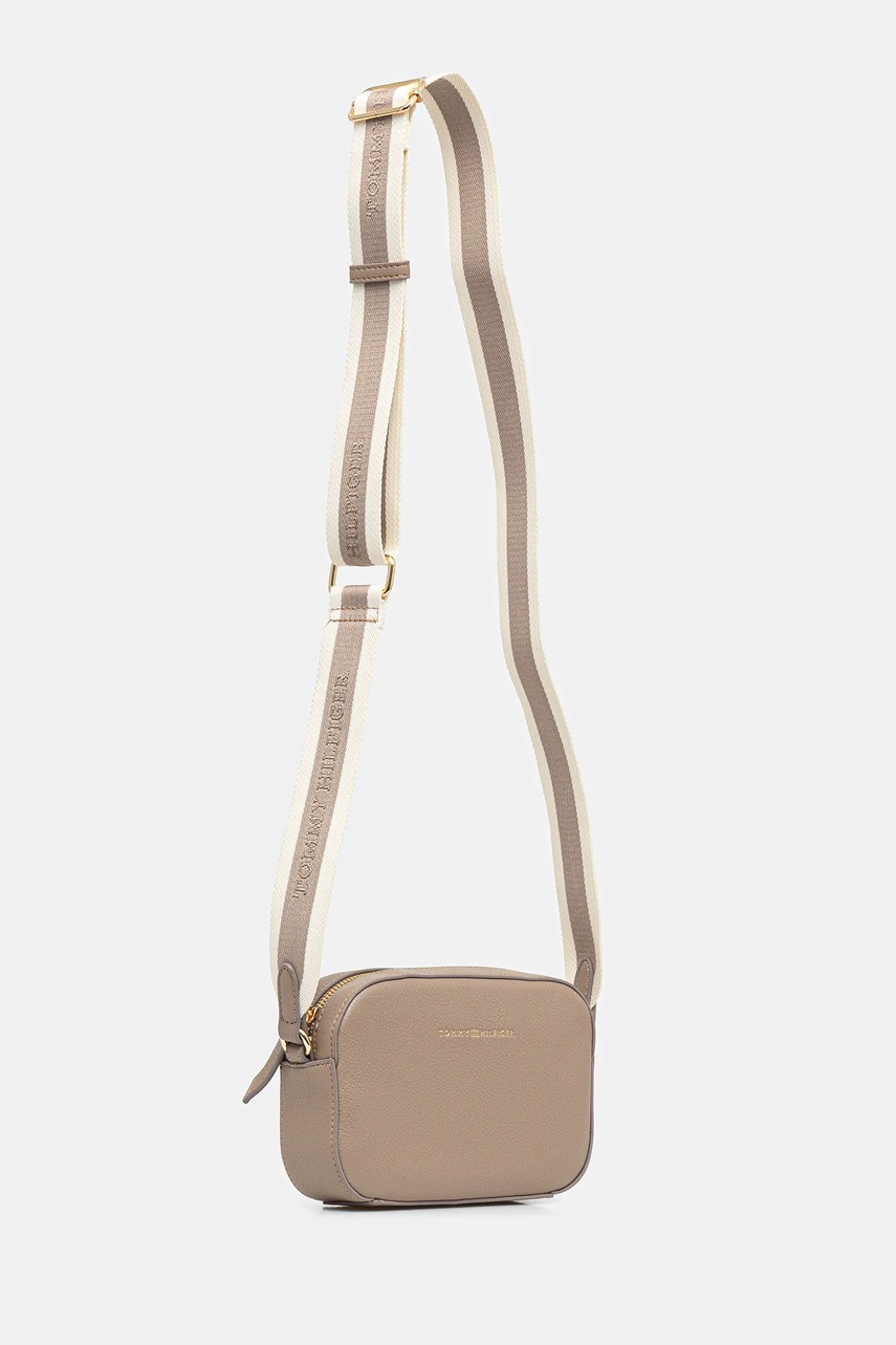 Сумочка Tommy Hilfiger цвет коричневый AW0AW17450