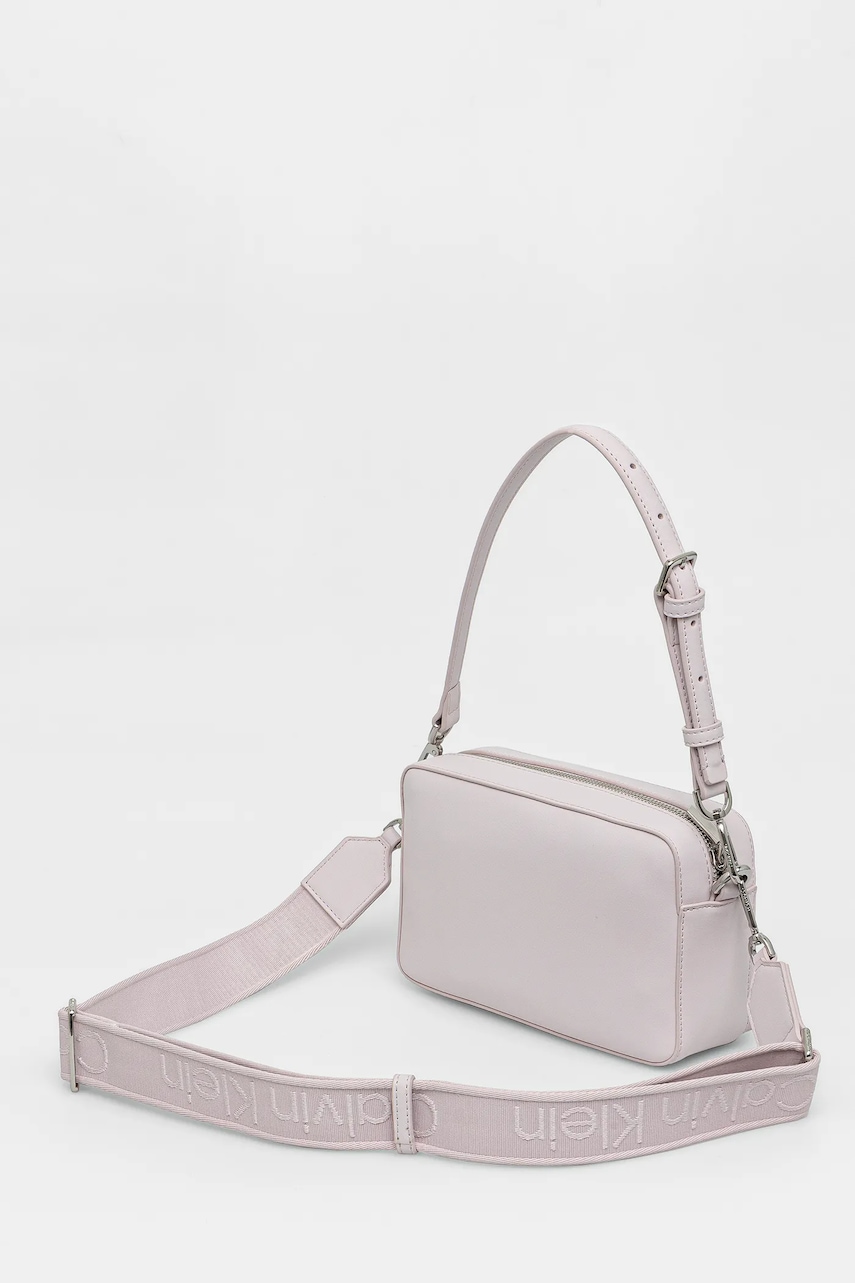 Сумочка Calvin Klein цвет фиолетовый LV04F3094G Сумочка Calvin Klein цвет фиолетовый LV04F3094G