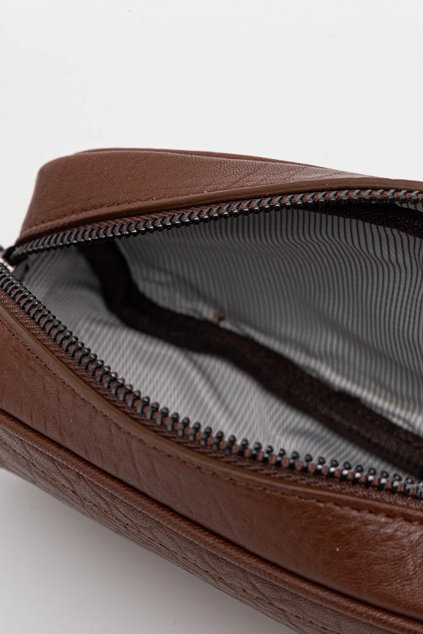 Δερμάτινη τσάντα φάκελος Weekend Max Mara CISA χρώμα: καφέ, 2525516105600 φωτογραφία