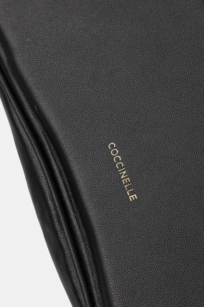 Δερμάτινη τσάντα Coccinelle COCCINELLE C-ME FLUFFY χρώμα: μαύρο, E1.SUE.12.01.01 φωτογραφία