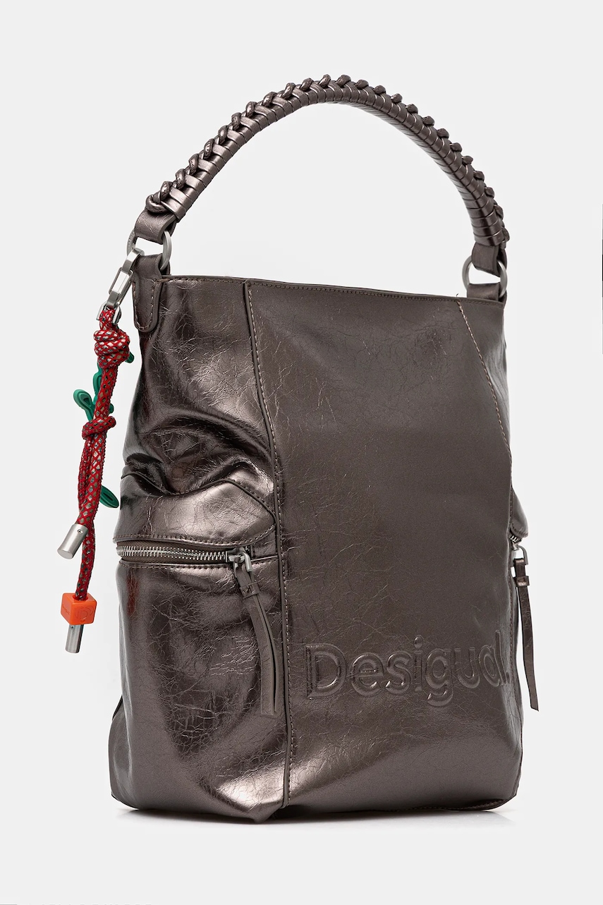 Сумочка Desigual HALF LOGO ARICA DARK SILVE цвет серебрянный 25WAKP28 Сумочка Desigual HALF LOGO ARICA DARK SILVE цвет серебрянный 25WAKP28