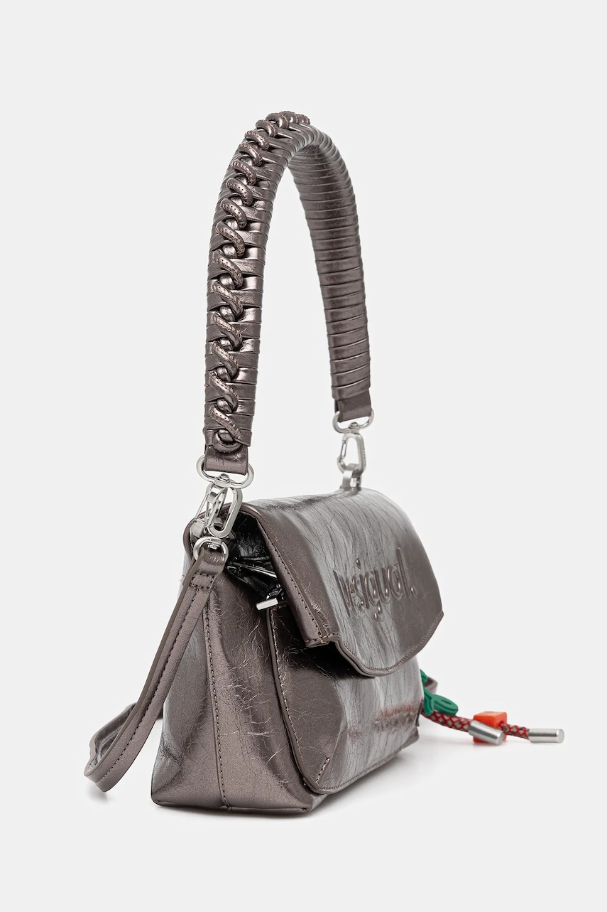 Сумочка Desigual HALF LOGO TROKEL DARK SILVE цвет серебрянный 25WAXPAQ Сумочка Desigual HALF LOGO TROKEL DARK SILVE цвет серебрянный 25WAXPAQ