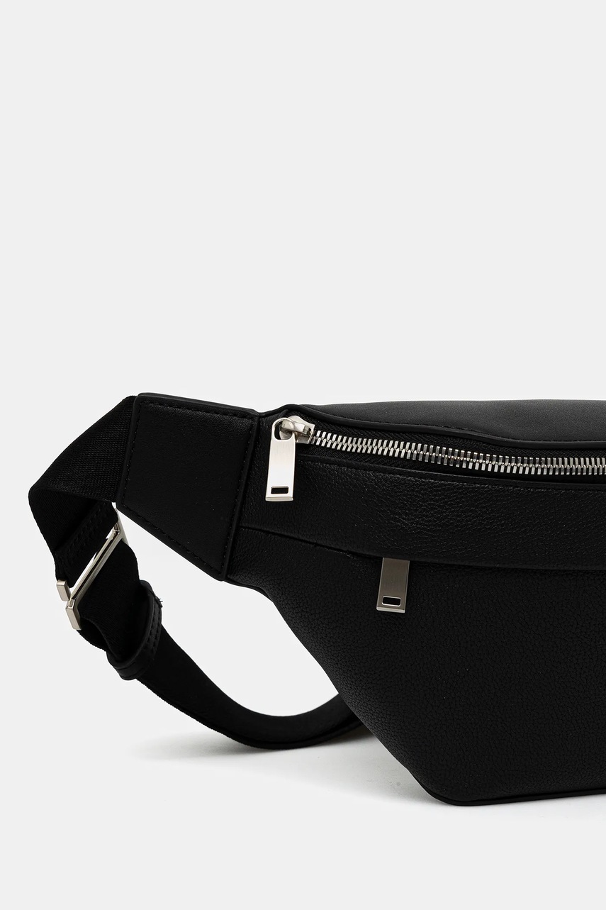 Сумка на пояс Calvin Klein цвет чёрный LV04D3002G