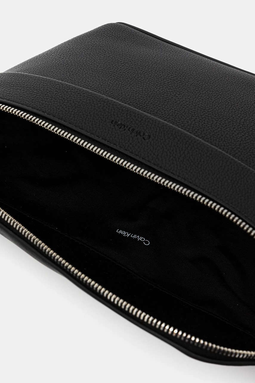 Τσάντα φάκελος Calvin Klein χρώμα: μαύρο, LV04D3002G φωτογραφία