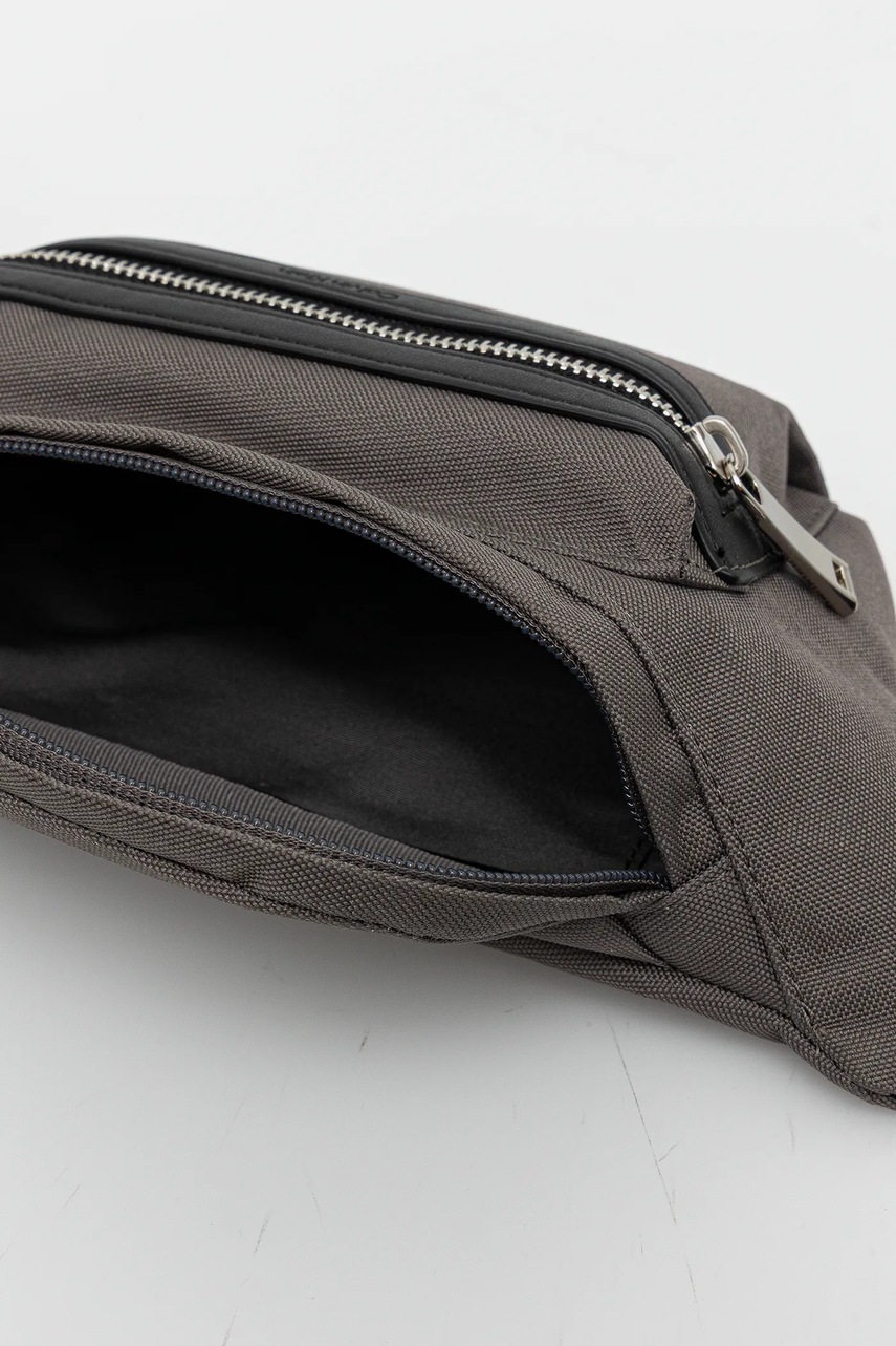 Τσάντα φάκελος Calvin Klein χρώμα: γκρι, LV04D3073G φωτογραφία