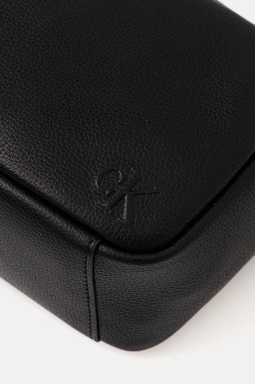 Νεσεσέρ καλλυντικών Calvin Klein χρώμα: μαύρο, LV04D1090G φωτογραφία