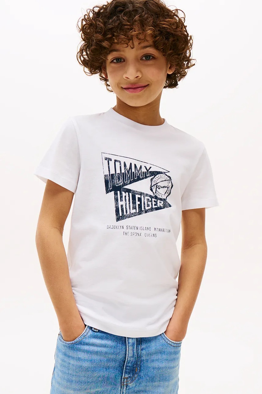 Levně Dětské bavlněné tričko Tommy Hilfiger bílá barva, s potiskem, KB0KB09719