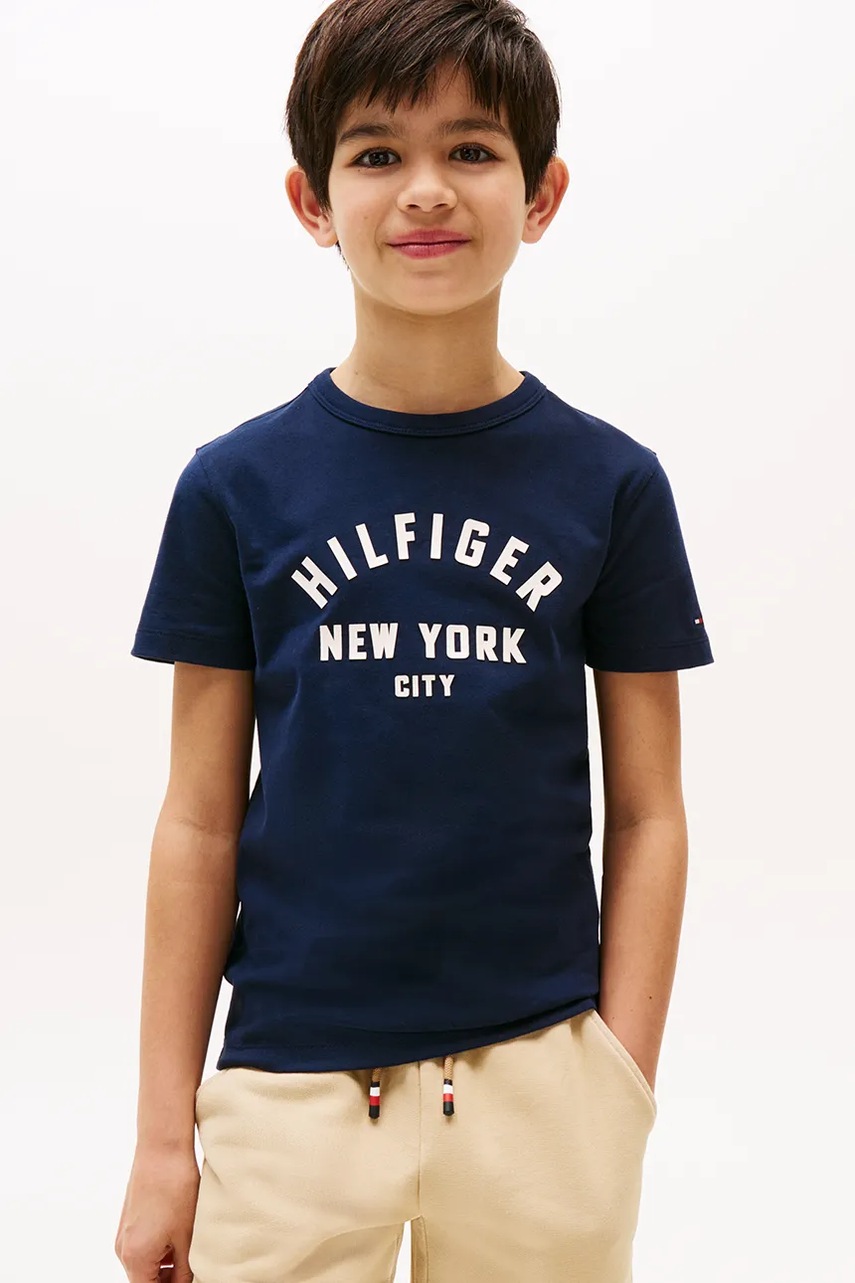 Levně Dětské bavlněné tričko Tommy Hilfiger tmavomodrá barva, s potiskem, KB0KB09800