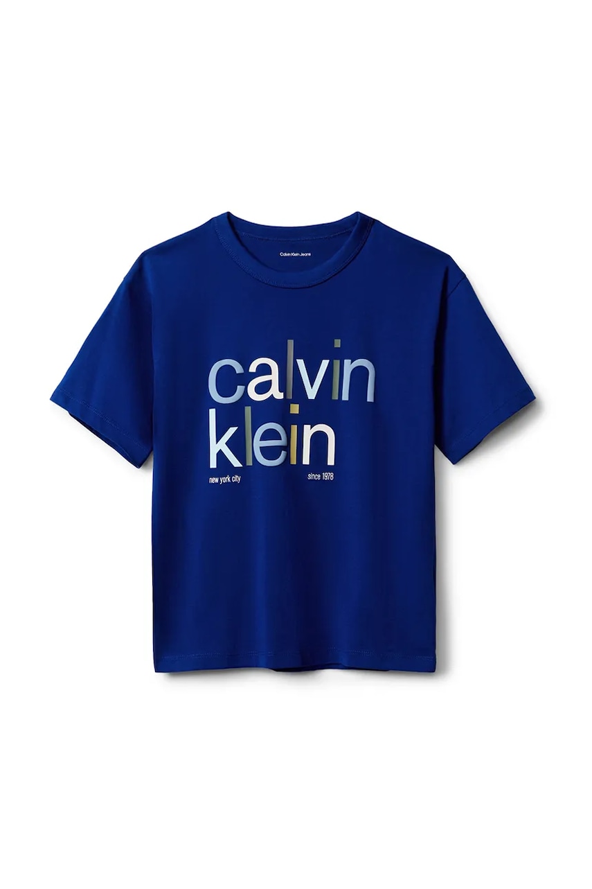 Детская хлопковая футболка Calvin Klein Jeans цвет синий с принтом IB0IB02578 Детская хлопковая футболка Calvin Klein Jeans цвет синий с принтом IB0IB02578