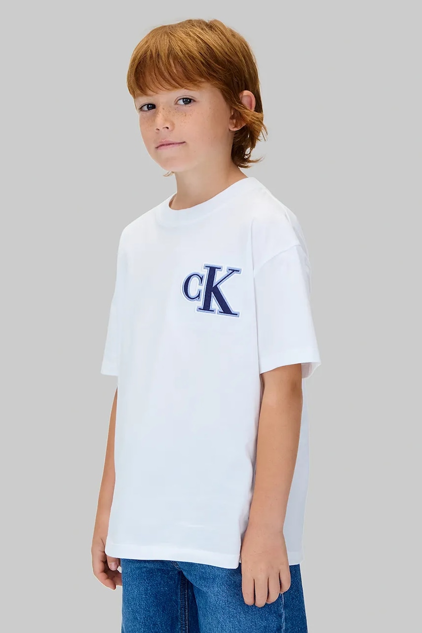 Levně Dětské bavlněné tričko Calvin Klein Jeans bílá barva, s potiskem, IB0IB02584
