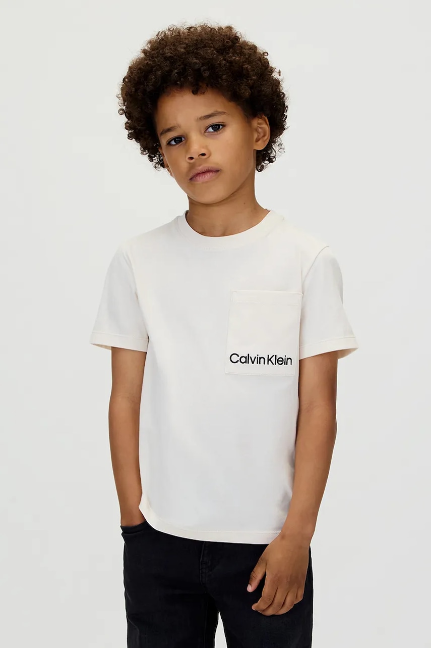 Levně Dětské bavlněné tričko Calvin Klein Jeans bílá barva, s potiskem, IB0IB02588