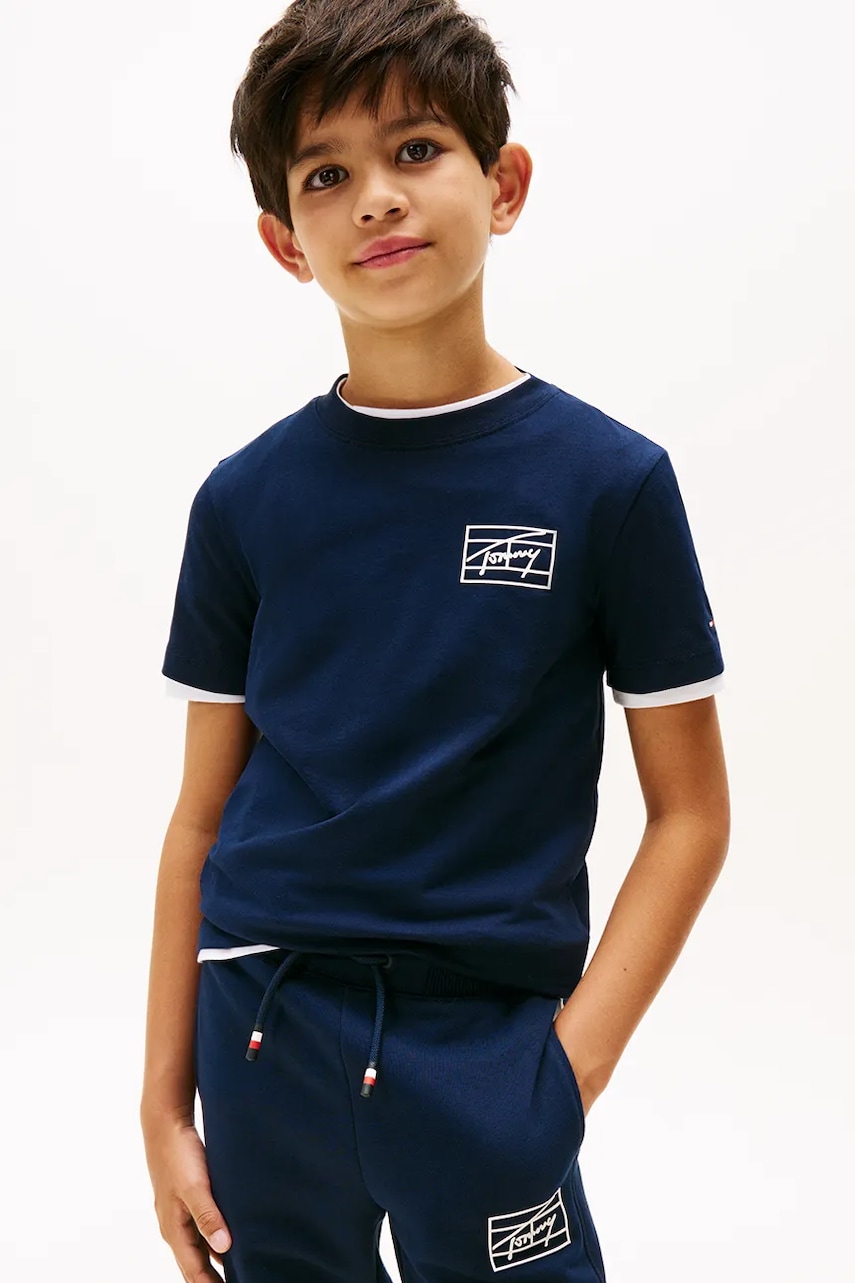 

Детска памучна тениска Tommy Hilfiger в тъмносиньо с принт KB0KB09932, Тъмносин