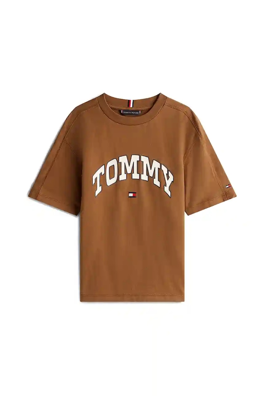 Детская хлопковая футболка Tommy Hilfiger цвет коричневый с принтом KB0KB09939 Детская хлопковая футболка Tommy Hilfiger цвет коричневый с принтом KB0KB09939
