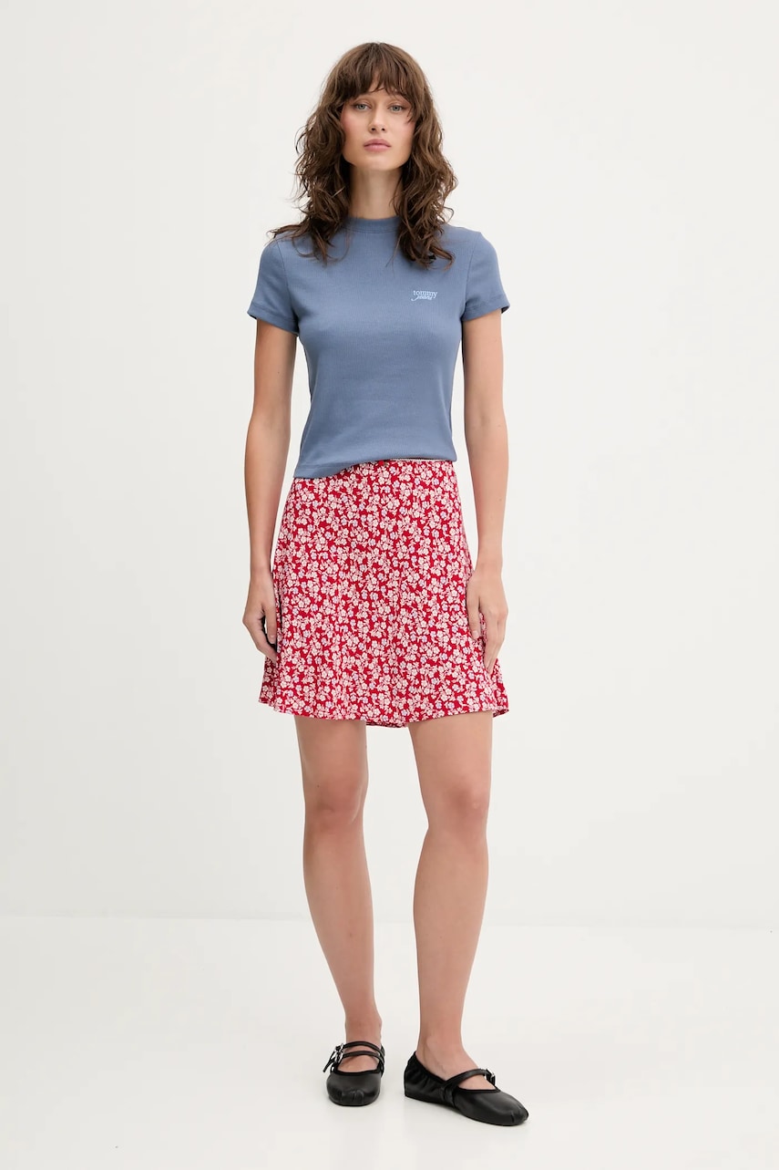 Футболка Tommy Jeans DW0DW20910 Футболка Tommy Jeans DW0DW20910