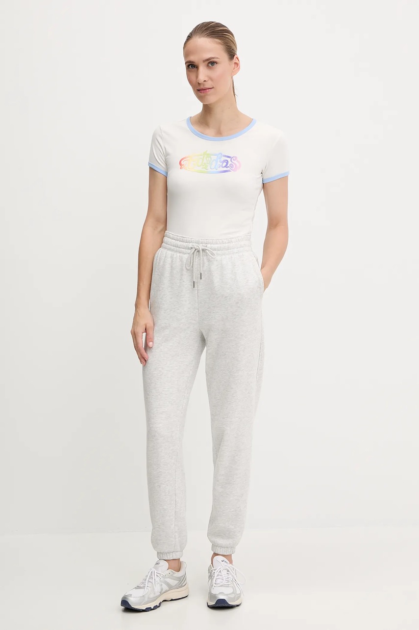 Футболка adidas Originals PRIDE цвет белый JW0829 Футболка adidas Originals PRIDE цвет белый JW0829