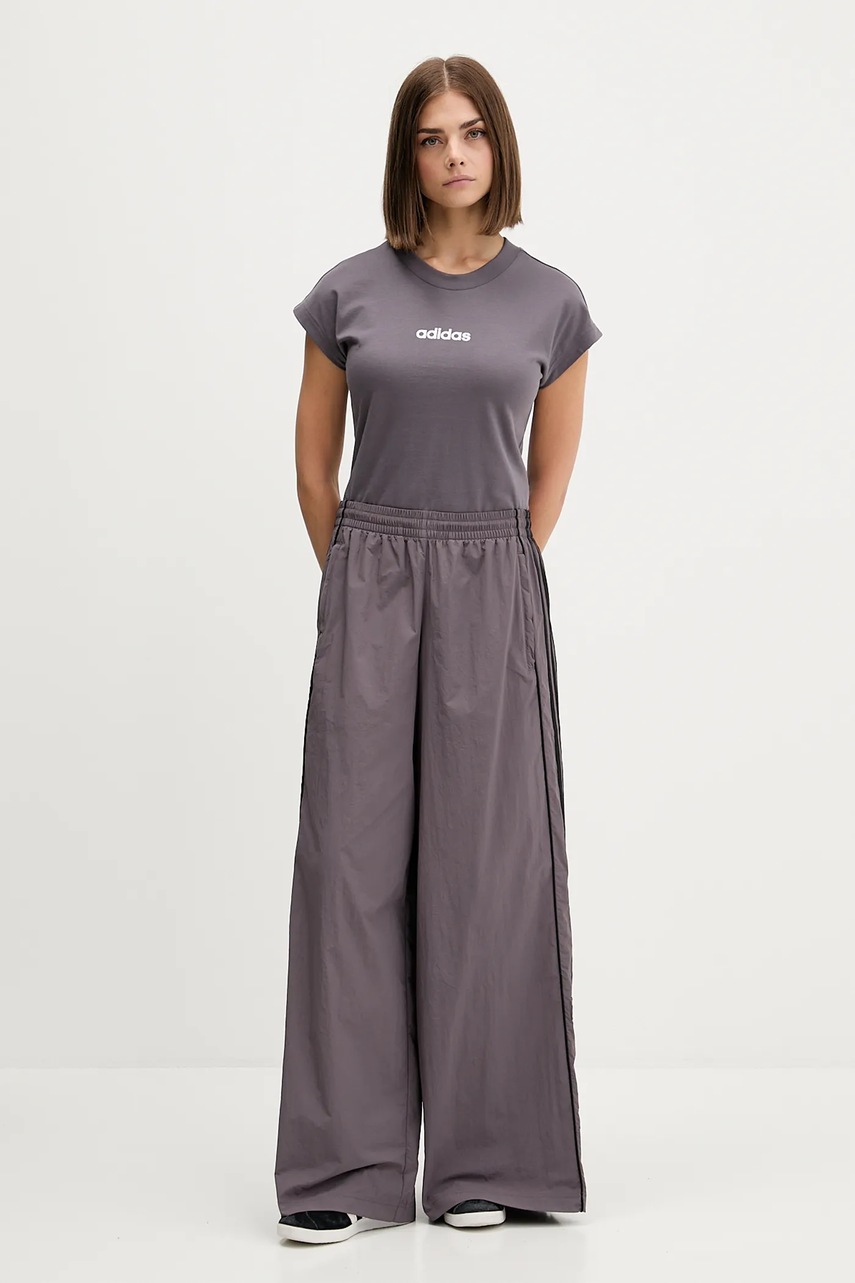 Хлопковая футболка adidas Essentials Linear цвет фиолетовый JC8236 Хлопковая футболка adidas Essentials Linear цвет фиолетовый JC8236