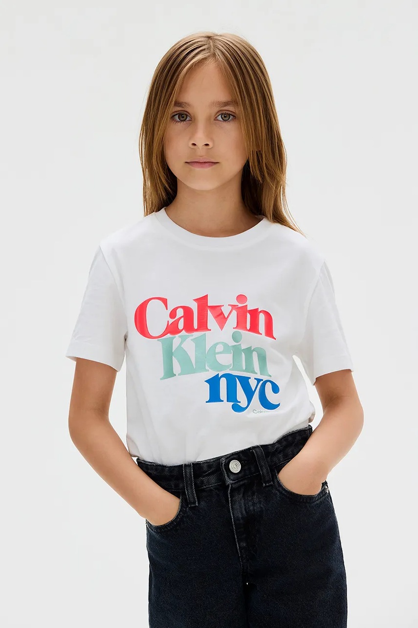 Levně Dětské bavlněné tričko Calvin Klein Jeans bílá barva, IG0IG02991