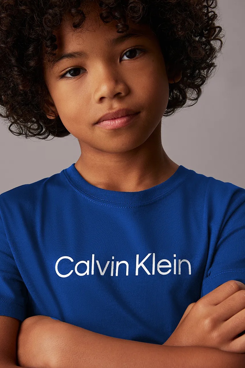 Детская хлопковая футболка Calvin Klein Jeans цвет синий IU0IU00682