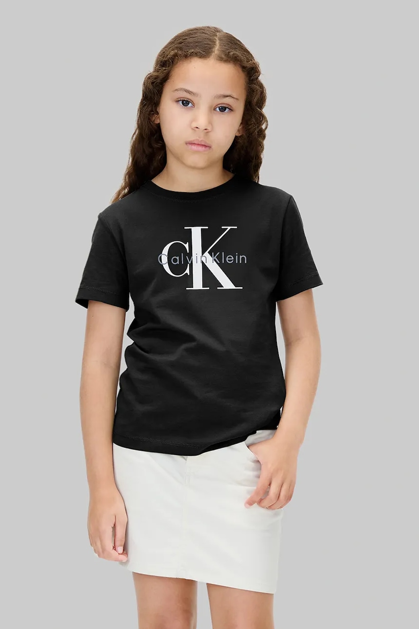 Levně Dětské bavlněné tričko Calvin Klein Jeans černá barva, IU0IU00715