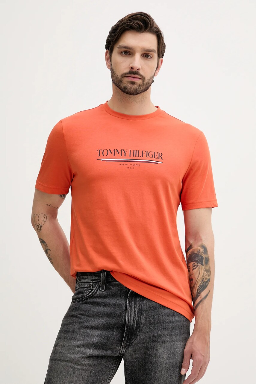 Levně Bavlněné tričko Tommy Hilfiger pánské, oranžová barva, s potiskem, MW0MW40324