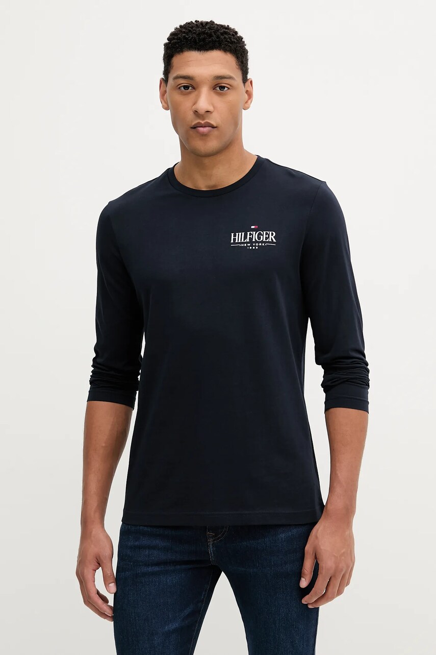 Levně Bavlněné tričko s dlouhým rukávem Tommy Hilfiger tmavomodrá barva, s potiskem, MW0MW41293