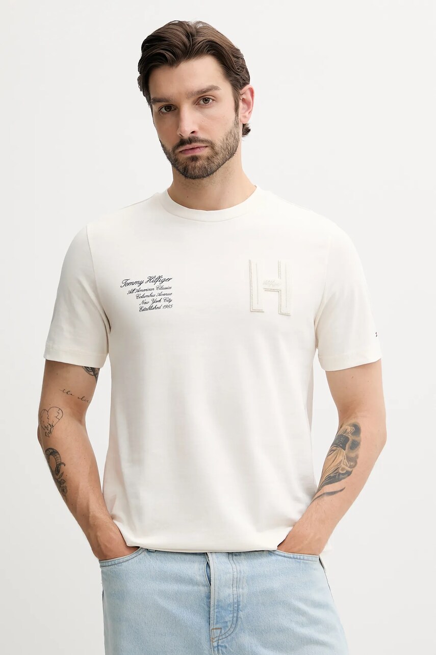 Levně Bavlněné tričko Tommy Hilfiger pánské, béžová barva, s aplikací, MW0MW39364