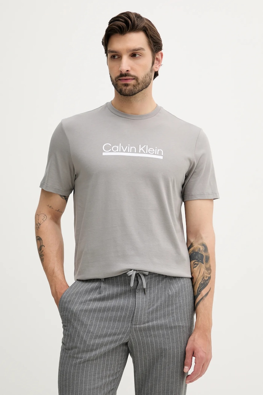 Levně Bavlněné tričko Calvin Klein pánské, šedá barva, s potiskem, LV04RC852G