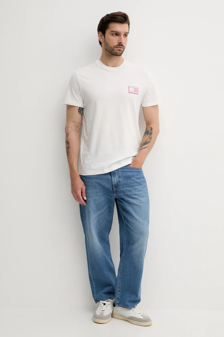 Хлопковая футболка Tommy Jeans цвет белый с принтом DM0DM21577