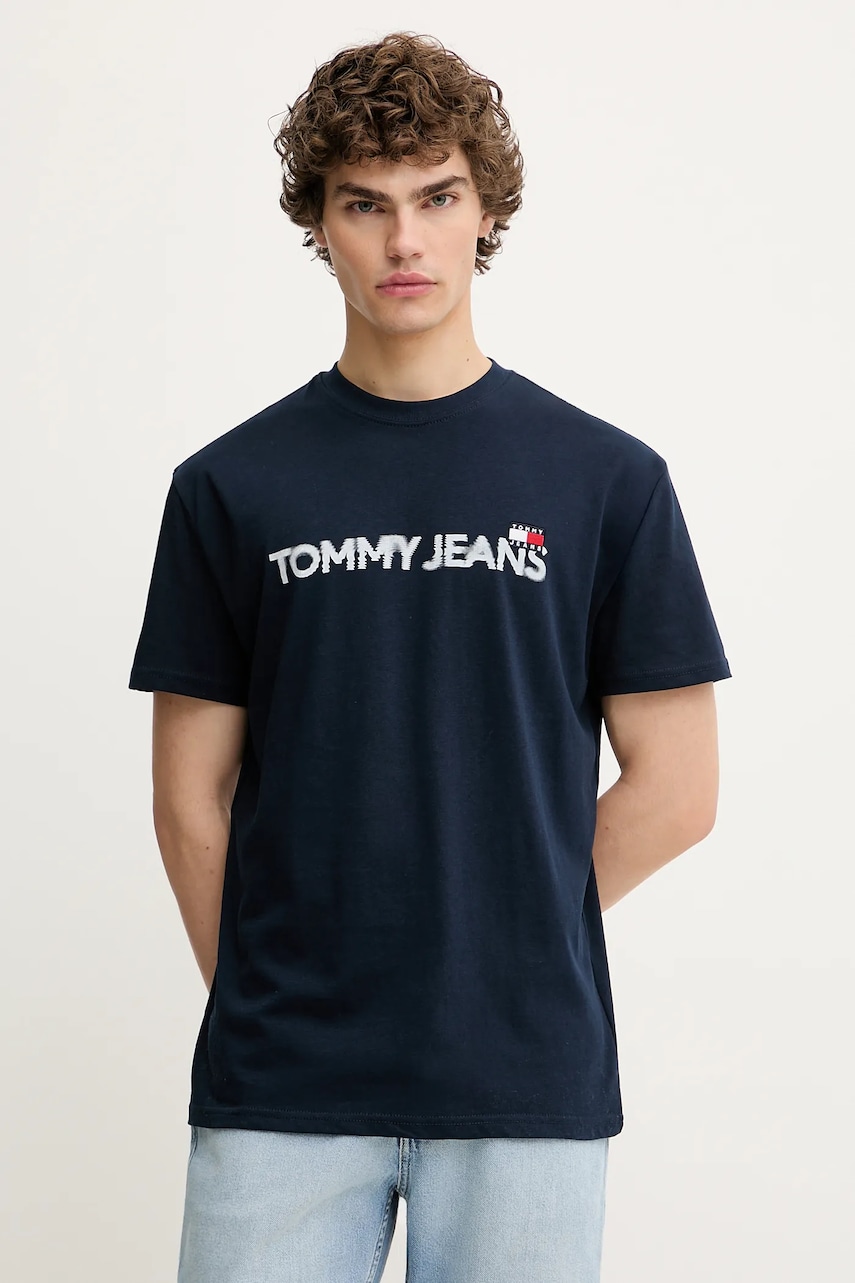 Levně Bavlněné tričko Tommy Jeans pánské, tmavomodrá barva, s potiskem, DM0DM21585