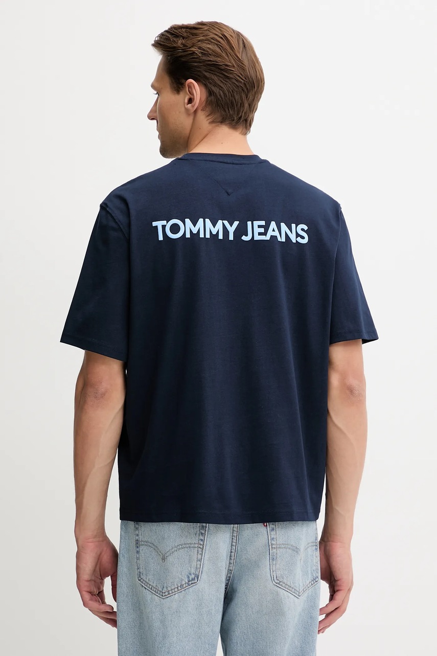 Хлопковая футболка Tommy Jeans цвет синий с аппликацией DM0DM21785