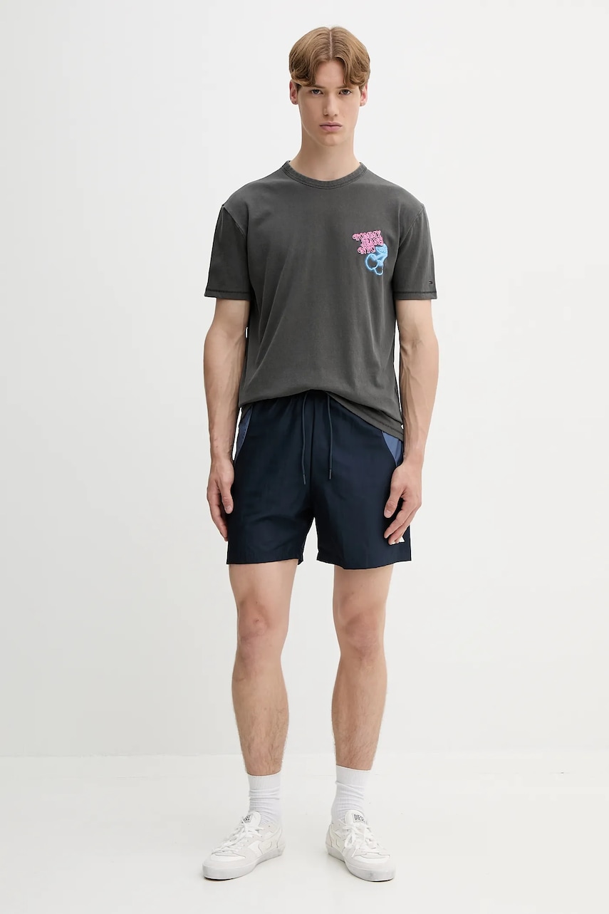 Хлопковая футболка Tommy Jeans цвет серый с принтом DM0DM21829 Хлопковая футболка Tommy Jeans цвет серый с принтом DM0DM21829