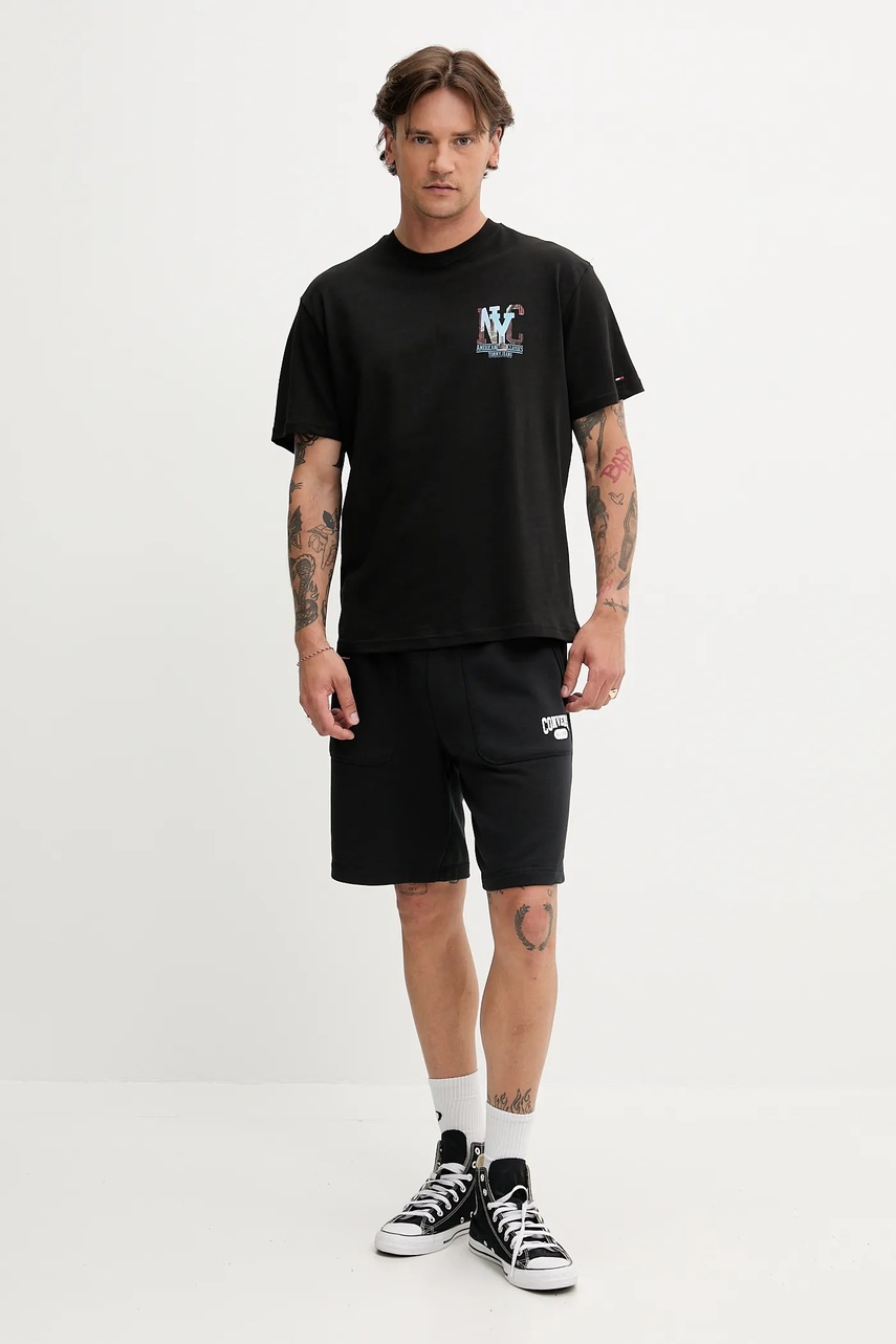 Хлопковая футболка Tommy Jeans цвет чёрный с принтом DM0DM21831