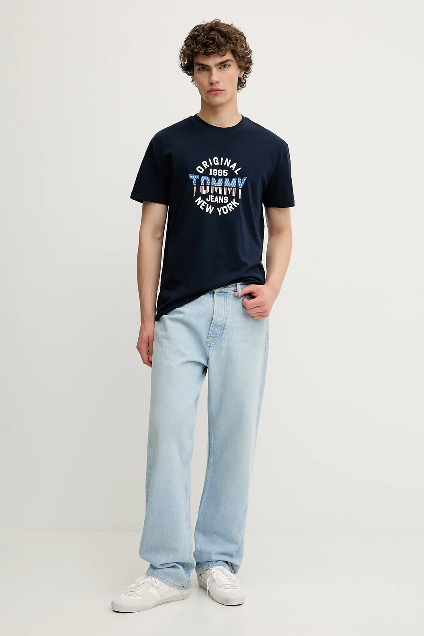 Хлопковая футболка Tommy Jeans цвет синий с принтом DM0DM21913