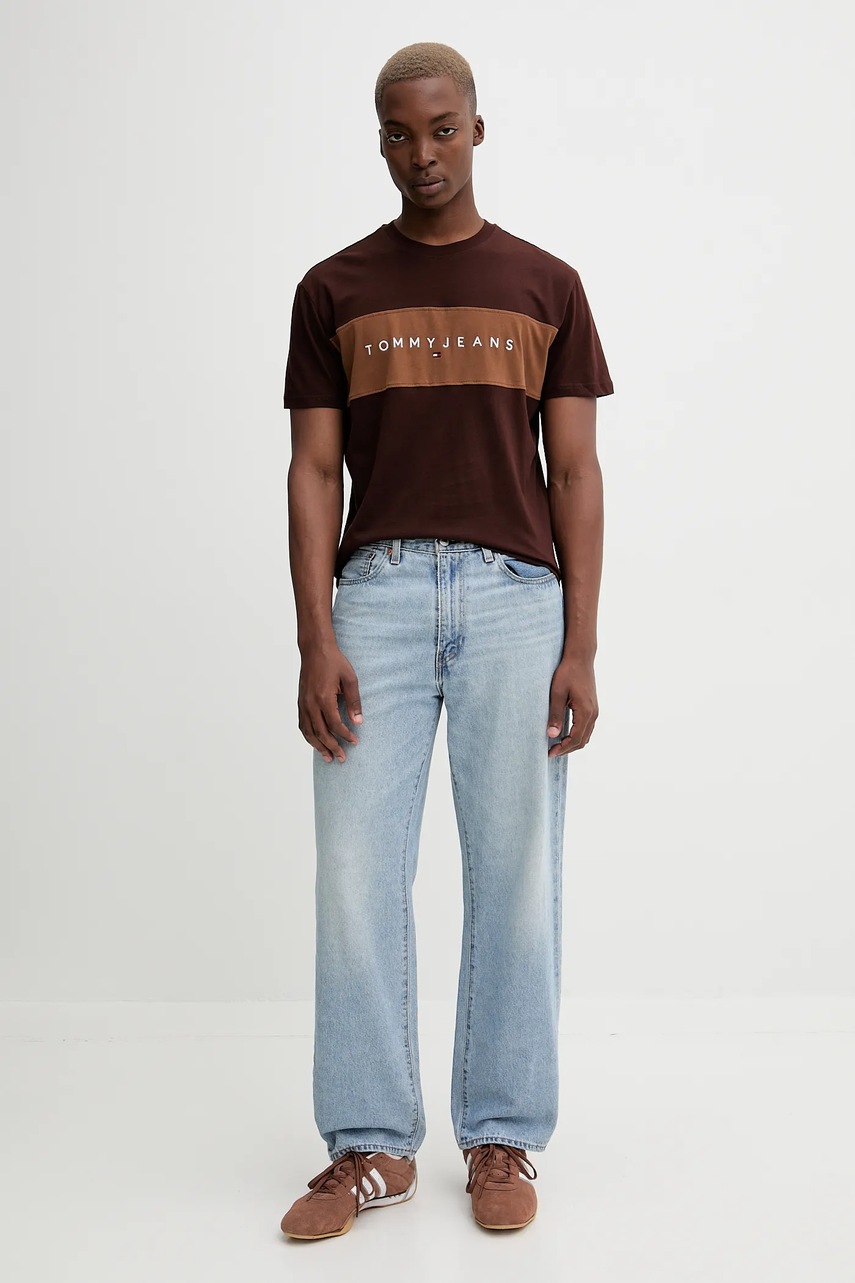 Хлопковая футболка Tommy Jeans цвет коричневый узор DM0DM21933