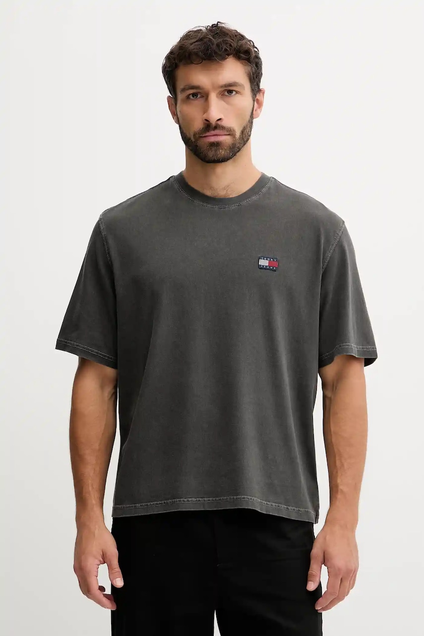 Levně Bavlněné tričko Tommy Jeans pánské, šedá barva, DM0DM21975