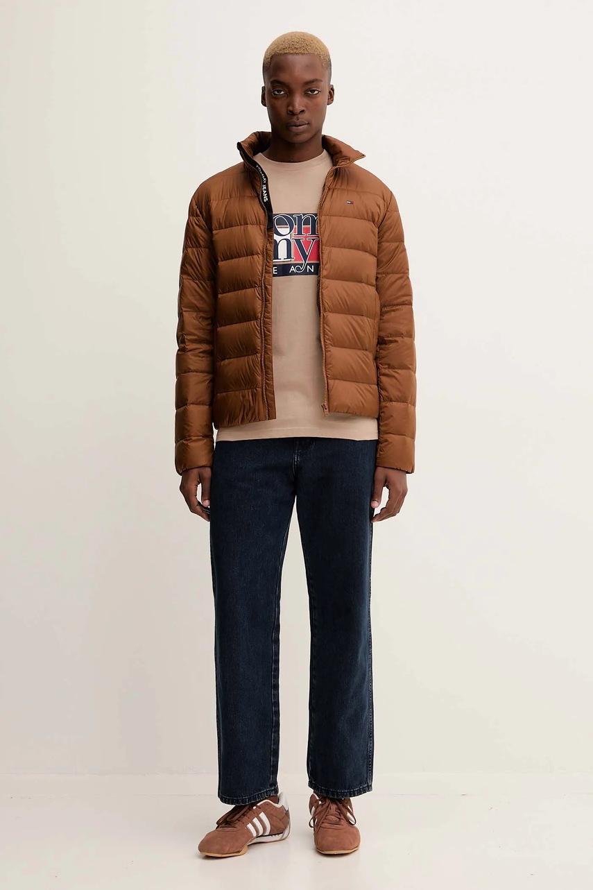 Хлопковая футболка Tommy Jeans цвет коричневый узор DM0DM21977