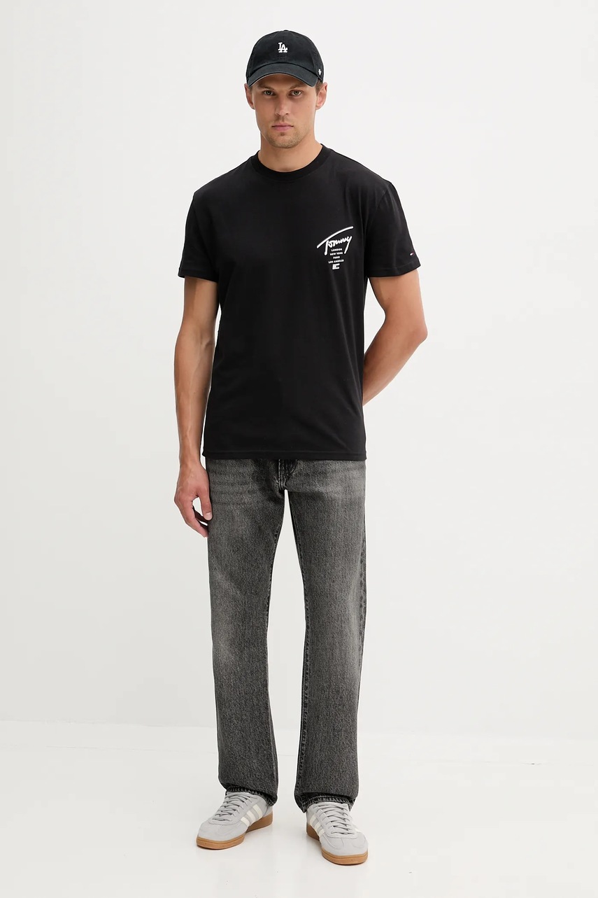Хлопковая футболка Tommy Jeans цвет чёрный с принтом DM0DM22120
