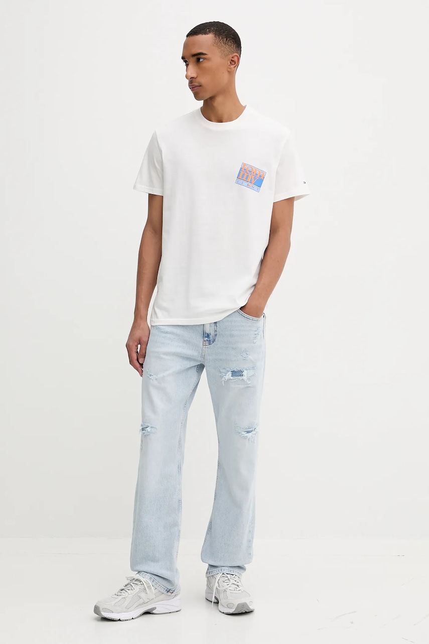 Хлопковая футболка Tommy Jeans цвет бежевый с принтом DM0DM22127 Хлопковая футболка Tommy Jeans цвет бежевый с принтом DM0DM22127